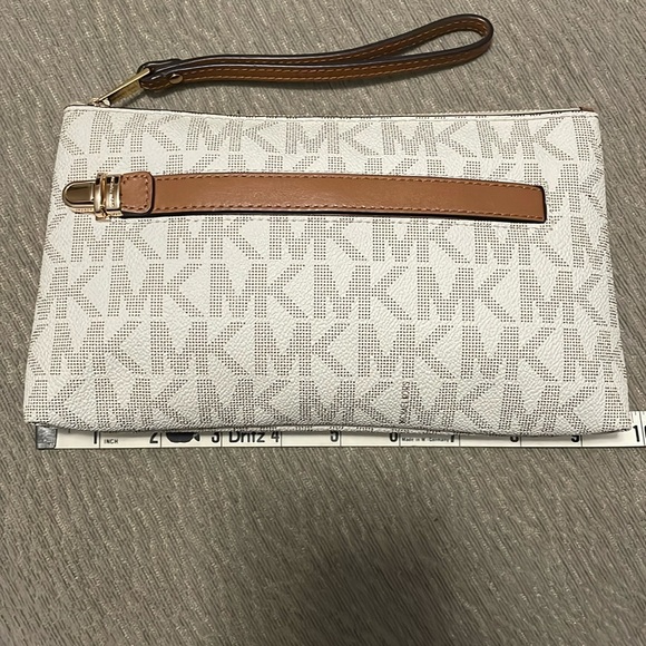 MK wristlet EUC - Picture 1 of 7